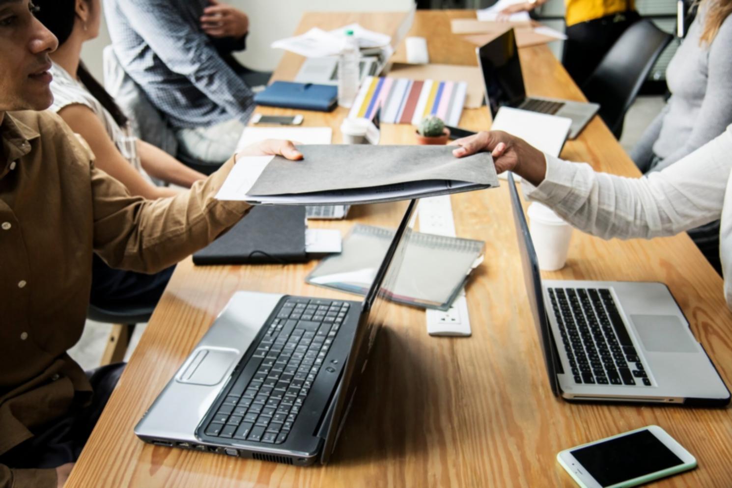 Espace de travail collaboratif avec analyses financières